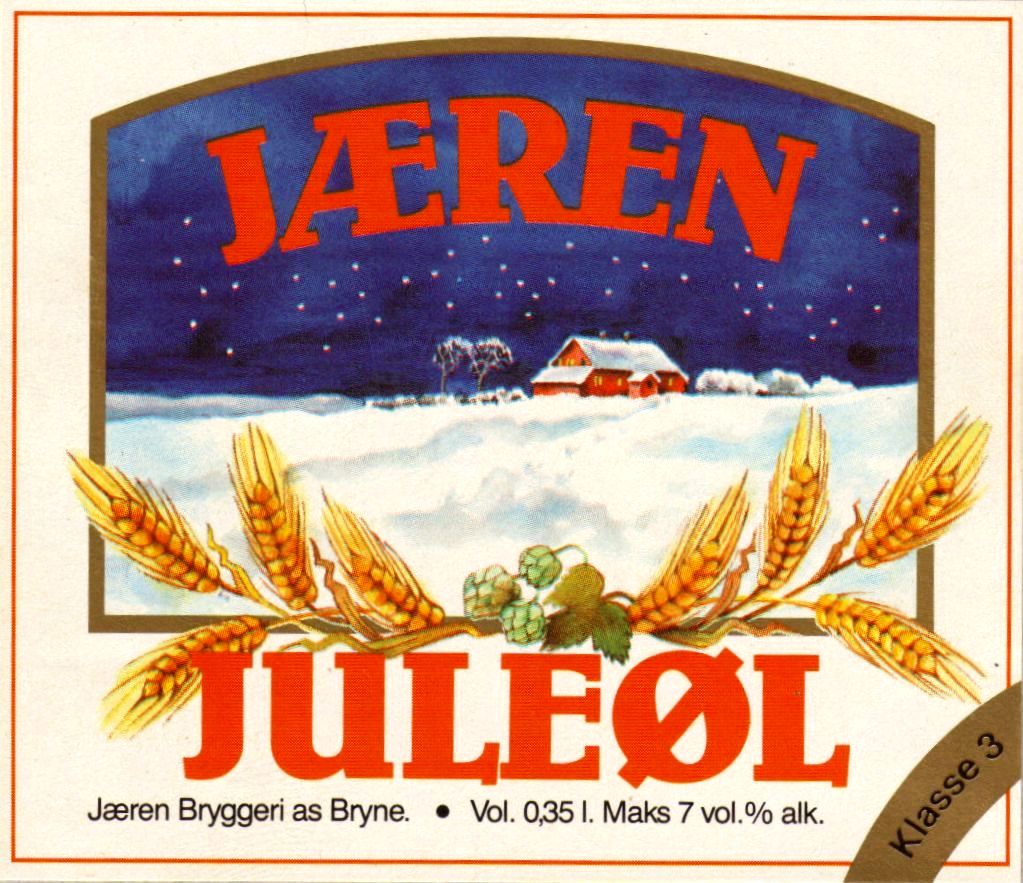 Juleøl-etiketten med bilde av en gård i et snødekt landskap og med stjernehimmel over